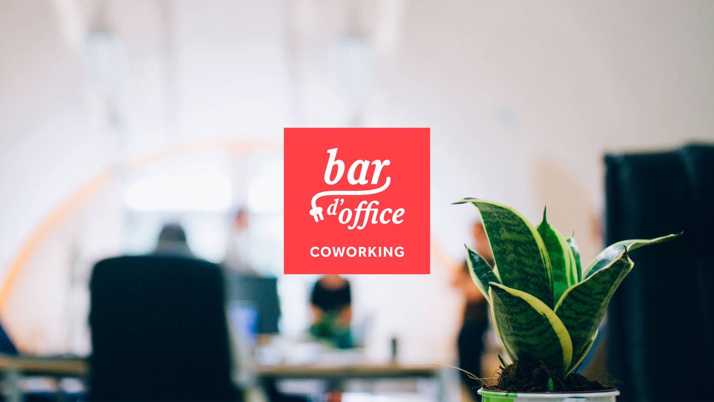 Sfeerbeeld met het Bar d'Office logo