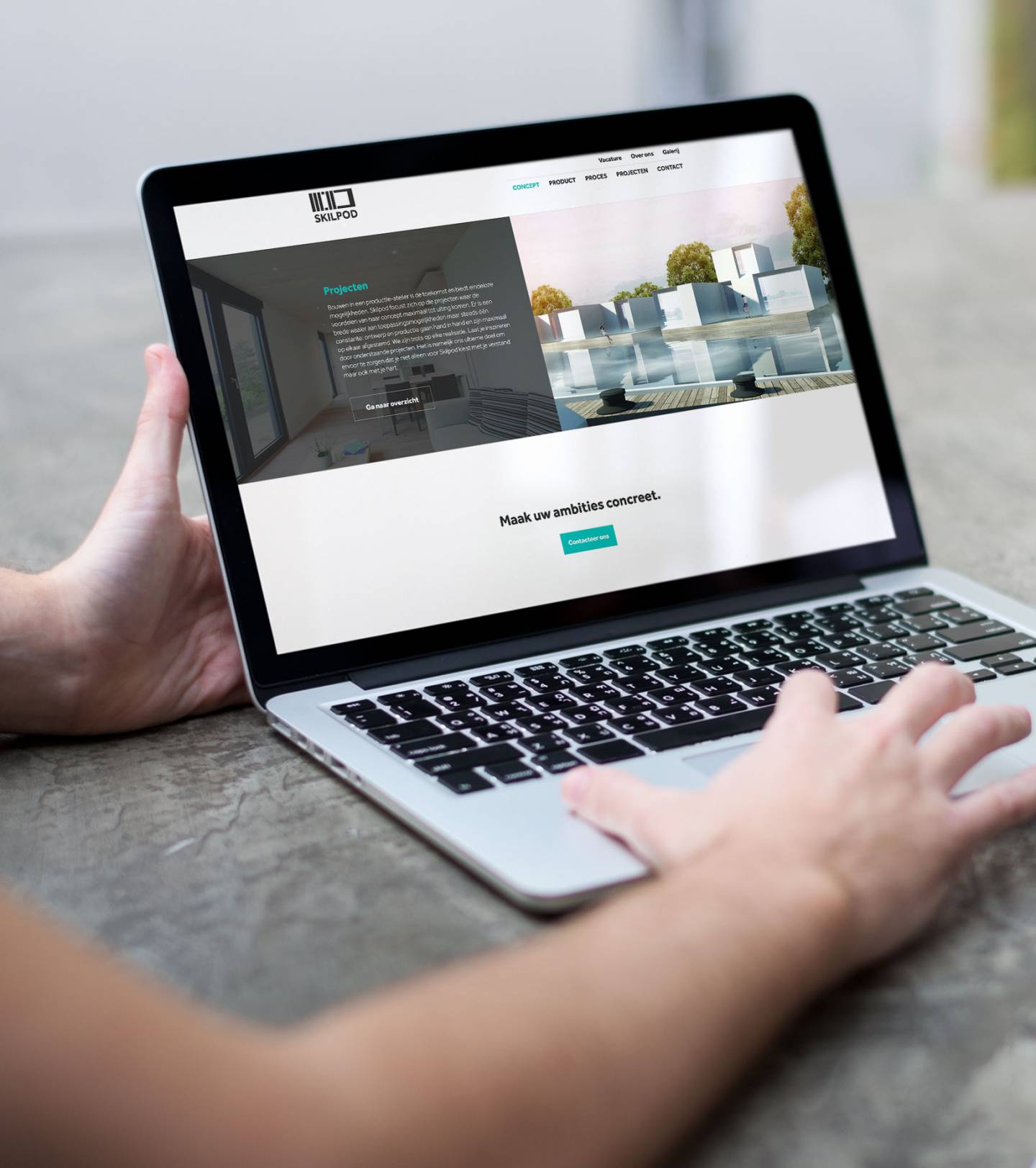 Mockup van de SkilPod website op een MacBook Pro